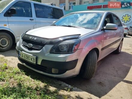 Серый Киа Рио, объемом двигателя 1.4 л и пробегом 300 тыс. км за 4000 $, фото 1 на Automoto.ua