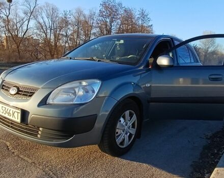Серый Киа Рио, объемом двигателя 1.4 л и пробегом 357 тыс. км за 3800 $, фото 1 на Automoto.ua