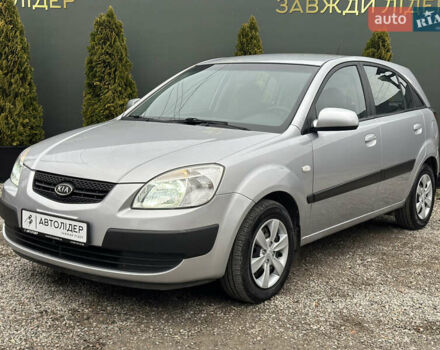 Сірий Кіа Ріо, об'ємом двигуна 1.4 л та пробігом 98 тис. км за 5990 $, фото 1 на Automoto.ua