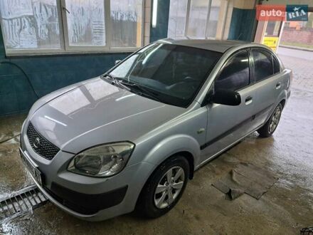 Серый Киа Рио, объемом двигателя 1.3 л и пробегом 345 тыс. км за 3300 $, фото 1 на Automoto.ua