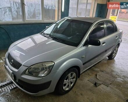 Серый Киа Рио, объемом двигателя 1.3 л и пробегом 345 тыс. км за 3300 $, фото 1 на Automoto.ua