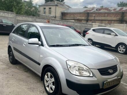 Сірий Кіа Ріо, об'ємом двигуна 1.4 л та пробігом 155 тис. км за 3800 $, фото 1 на Automoto.ua