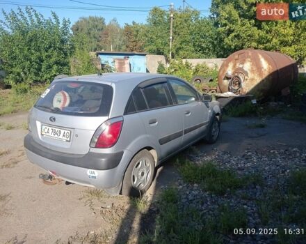Сірий Кіа Ріо, об'ємом двигуна 1.4 л та пробігом 190 тис. км за 3900 $, фото 1 на Automoto.ua