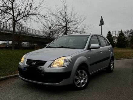 Киа Рио 2008 в Ужгороде на Automoto.ua Серый Киа Рио, объемом двигателя 1.4 л и пробегом 256 тыс. км за 3800 $, фото 1 на Automoto.ua