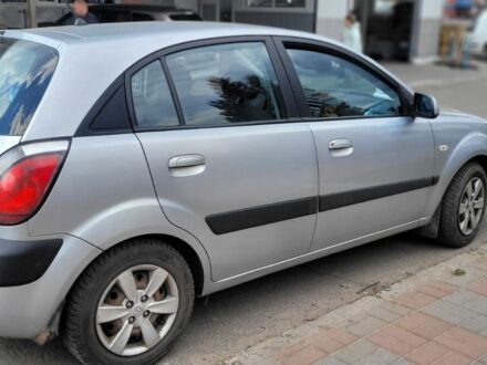 Сірий Кіа Ріо, об'ємом двигуна 1.4 л та пробігом 120 тис. км за 4992 $, фото 1 на Automoto.ua