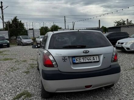 Серый Киа Рио, объемом двигателя 1.4 л и пробегом 300 тыс. км за 2750 $, фото 1 на Automoto.ua