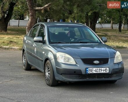 Серый Киа Рио, объемом двигателя 1.49 л и пробегом 300 тыс. км за 3500 $, фото 1 на Automoto.ua