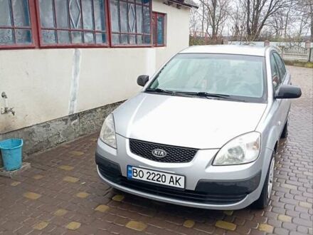 Сірий Кіа Ріо, об'ємом двигуна 1.4 л та пробігом 300 тис. км за 4000 $, фото 1 на Automoto.ua