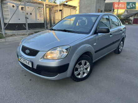 Серый Киа Рио, объемом двигателя 1.4 л и пробегом 335 тыс. км за 3750 $, фото 1 на Automoto.ua