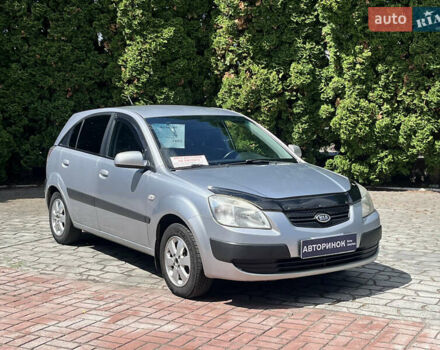 Сірий Кіа Ріо, об'ємом двигуна 1.4 л та пробігом 174 тис. км за 3800 $, фото 1 на Automoto.ua