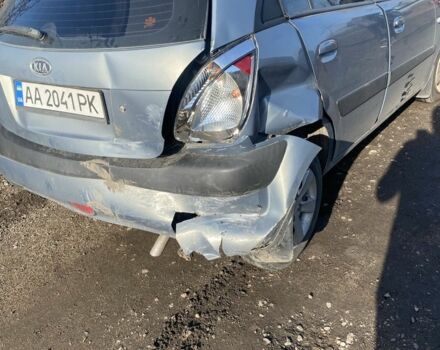 Серый Киа Рио, объемом двигателя 1.4 л и пробегом 200 тыс. км за 2200 $, фото 1 на Automoto.ua