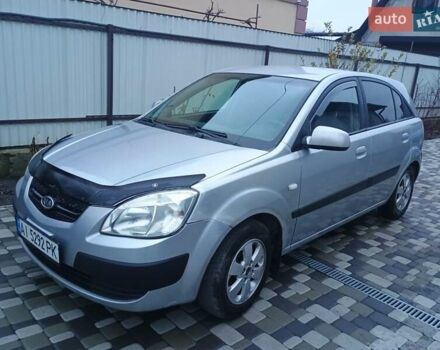 Серый Киа Рио, объемом двигателя 1.4 л и пробегом 175 тыс. км за 3800 $, фото 1 на Automoto.ua