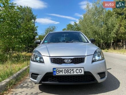 Серый Киа Рио, объемом двигателя 1.4 л и пробегом 223 тыс. км за 4250 $, фото 1 на Automoto.ua
