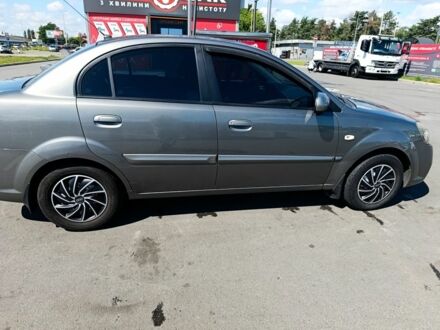 Серый Киа Рио, объемом двигателя 1.4 л и пробегом 337 тыс. км за 4700 $, фото 1 на Automoto.ua