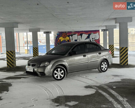 Серый Киа Рио, объемом двигателя 1.4 л и пробегом 99 тыс. км за 5500 $, фото 1 на Automoto.ua