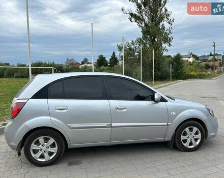 Серый Киа Рио, объемом двигателя 1.4 л и пробегом 156 тыс. км за 4000 $, фото 1 на Automoto.ua