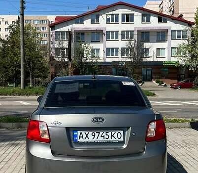 Серый Киа Рио, объемом двигателя 1.4 л и пробегом 152 тыс. км за 4500 $, фото 1 на Automoto.ua