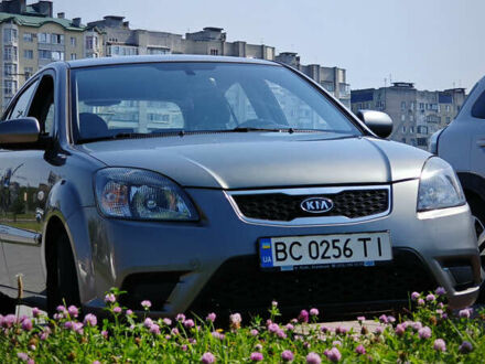Серый Киа Рио, объемом двигателя 1.4 л и пробегом 213 тыс. км за 6000 $, фото 1 на Automoto.ua