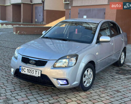 Серый Киа Рио, объемом двигателя 1.4 л и пробегом 227 тыс. км за 6750 $, фото 1 на Automoto.ua