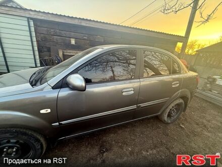 Серый Киа Рио, объемом двигателя 1.5 л и пробегом 205 тыс. км за 5000 $, фото 1 на Automoto.ua