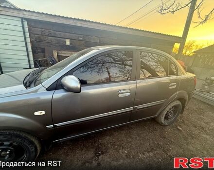 Серый Киа Рио, объемом двигателя 1.5 л и пробегом 205 тыс. км за 5000 $, фото 1 на Automoto.ua