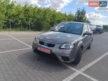 Сірий Кіа Ріо, об'ємом двигуна 1.6 л та пробігом 207 тис. км за 6490 $, фото 1 на Automoto.ua