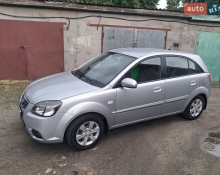 Серый Киа Рио, объемом двигателя 1.4 л и пробегом 130 тыс. км за 5000 $, фото 1 на Automoto.ua