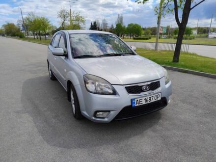 Серый Киа Рио, объемом двигателя 1.6 л и пробегом 200 тыс. км за 6200 $, фото 1 на Automoto.ua