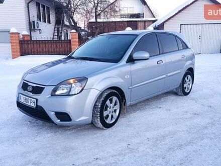 Серый Киа Рио, объемом двигателя 1.4 л и пробегом 240 тыс. км за 4500 $, фото 1 на Automoto.ua
