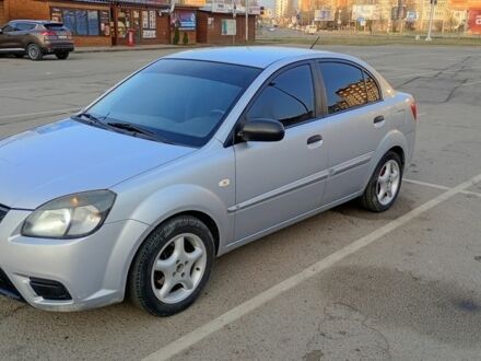 Серый Киа Рио, объемом двигателя 1.4 л и пробегом 301 тыс. км за 3700 $, фото 1 на Automoto.ua