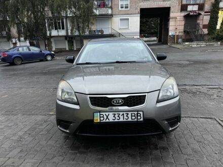 Серый Киа Рио, объемом двигателя 1.4 л и пробегом 300 тыс. км за 3400 $, фото 1 на Automoto.ua