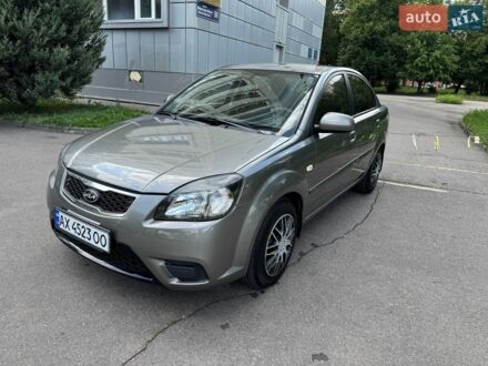 Серый Киа Рио, объемом двигателя 1.4 л и пробегом 195 тыс. км за 5100 $, фото 1 на Automoto.ua