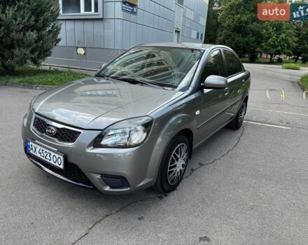 Сірий Кіа Ріо, об'ємом двигуна 1.4 л та пробігом 195 тис. км за 5100 $, фото 1 на Automoto.ua