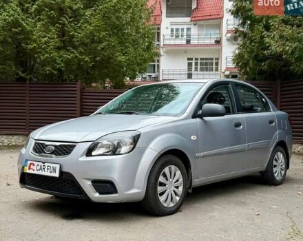 Серый Киа Рио, объемом двигателя 1.4 л и пробегом 89 тыс. км за 4200 $, фото 1 на Automoto.ua