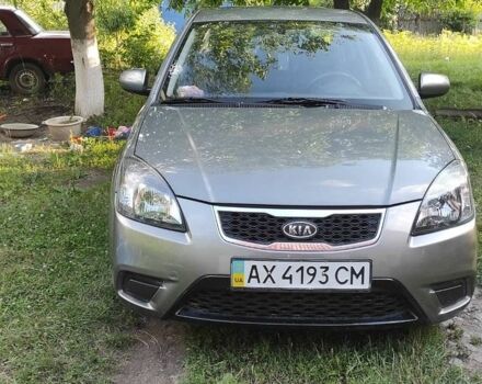 Серый Киа Рио, объемом двигателя 1.4 л и пробегом 215 тыс. км за 5200 $, фото 1 на Automoto.ua