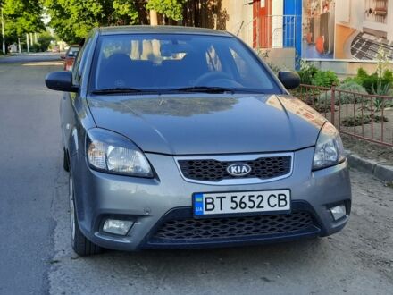 Серый Киа Рио, объемом двигателя 1.4 л и пробегом 68 тыс. км за 6600 $, фото 1 на Automoto.ua