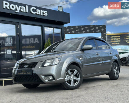 Серый Киа Рио, объемом двигателя 1.4 л и пробегом 220 тыс. км за 6400 $, фото 1 на Automoto.ua