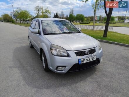 Серый Киа Рио, объемом двигателя 1.4 л и пробегом 201 тыс. км за 6000 $, фото 1 на Automoto.ua