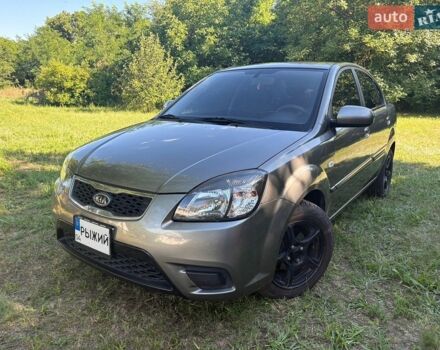 Серый Киа Рио, объемом двигателя 1.4 л и пробегом 167 тыс. км за 5500 $, фото 1 на Automoto.ua