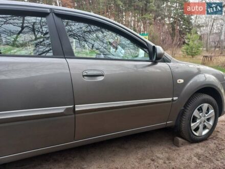 Серый Киа Рио, объемом двигателя 1.4 л и пробегом 197 тыс. км за 5700 $, фото 1 на Automoto.ua