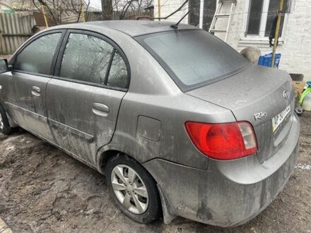Сірий Кіа Ріо, об'ємом двигуна 1.4 л та пробігом 210 тис. км за 2400 $, фото 1 на Automoto.ua