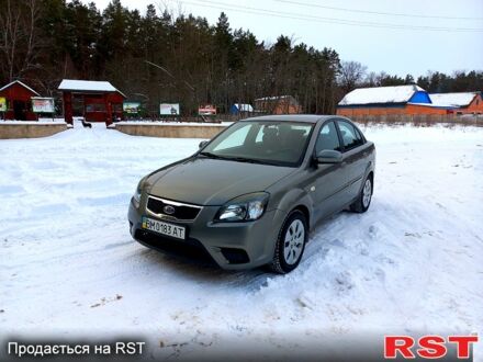 Серый Киа Рио, объемом двигателя 1.4 л и пробегом 180 тыс. км за 3650 $, фото 1 на Automoto.ua