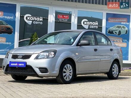 Серый Киа Рио, объемом двигателя 1.4 л и пробегом 80 тыс. км за 5000 $, фото 1 на Automoto.ua