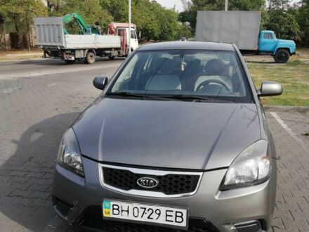 Сірий Кіа Ріо, об'ємом двигуна 1.4 л та пробігом 140 тис. км за 4029 $, фото 1 на Automoto.ua