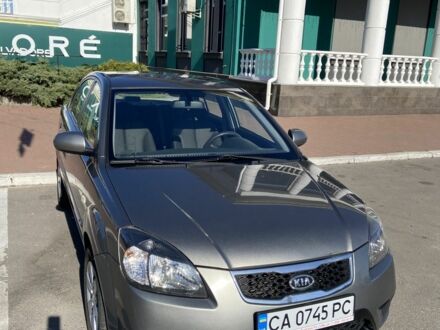 Серый Киа Рио, объемом двигателя 1.4 л и пробегом 200 тыс. км за 5700 $, фото 1 на Automoto.ua