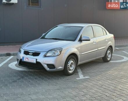 Сірий Кіа Ріо, об'ємом двигуна 1.4 л та пробігом 300 тис. км за 5500 $, фото 1 на Automoto.ua