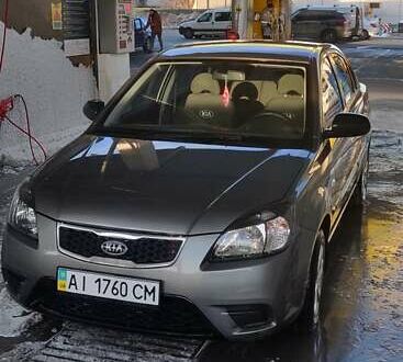 Сірий Кіа Ріо, об'ємом двигуна 1.4 л та пробігом 147 тис. км за 5500 $, фото 1 на Automoto.ua
