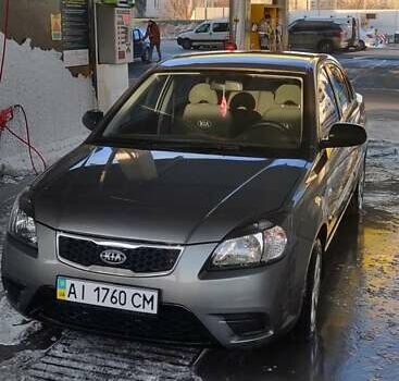 Сірий Кіа Ріо, об'ємом двигуна 1.4 л та пробігом 147 тис. км за 5500 $, фото 1 на Automoto.ua