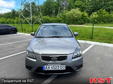 Серый Киа Рио, объемом двигателя 1.4 л и пробегом 190 тыс. км за 5300 $, фото 1 на Automoto.ua