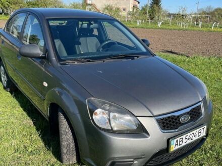 Сірий Кіа Ріо, об'ємом двигуна 1.4 л та пробігом 208 тис. км за 5400 $, фото 1 на Automoto.ua
